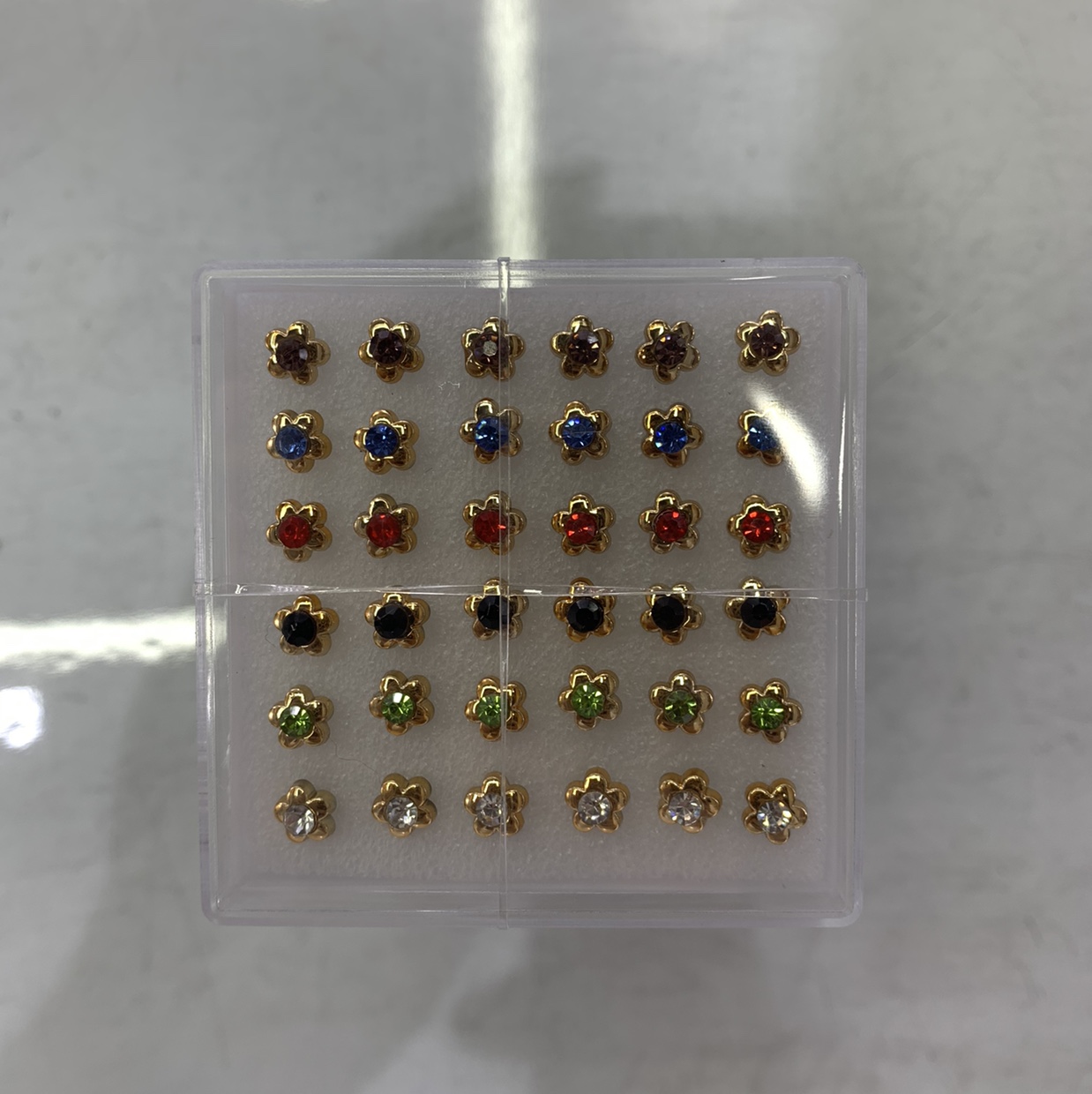 18 pairs of golden medium plum conjoined earrings thumbnail