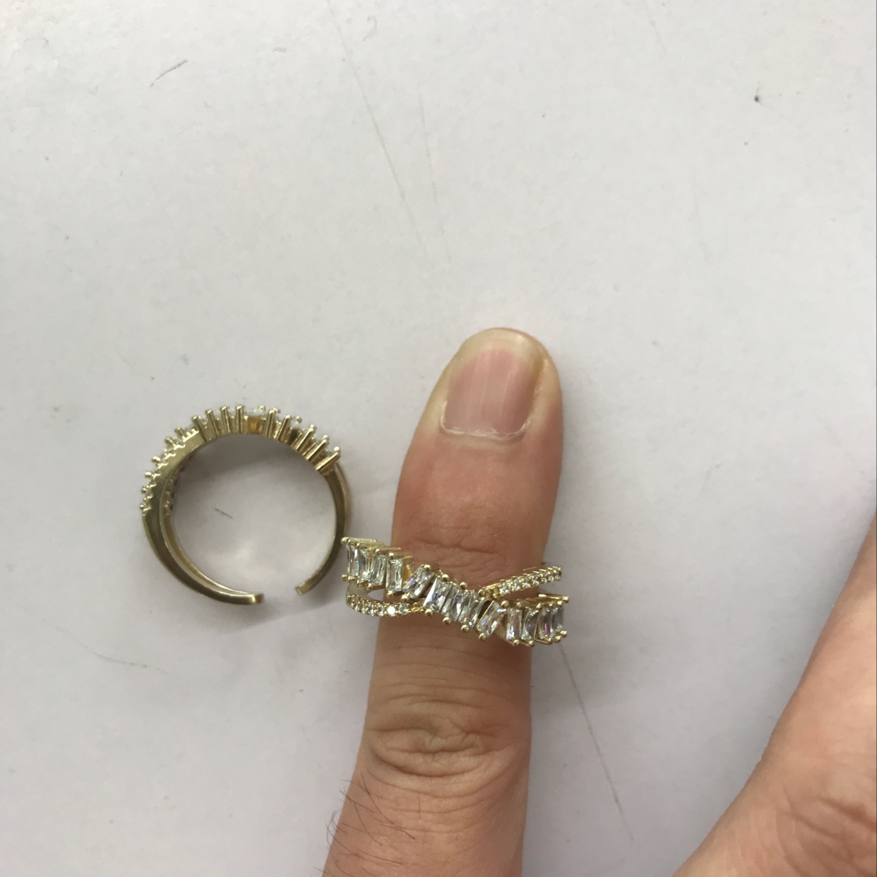 Rectangular crossed ring