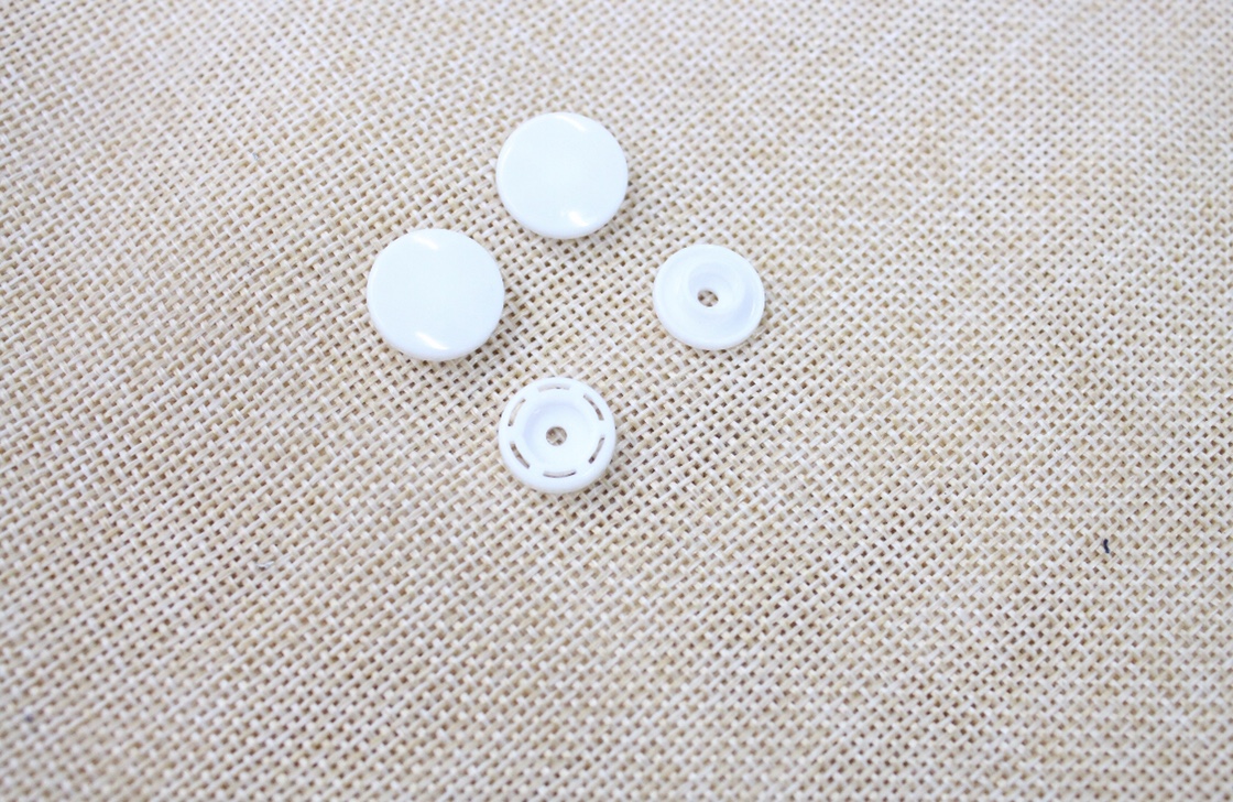 树脂四合扣T8白色塑料树脂按扣