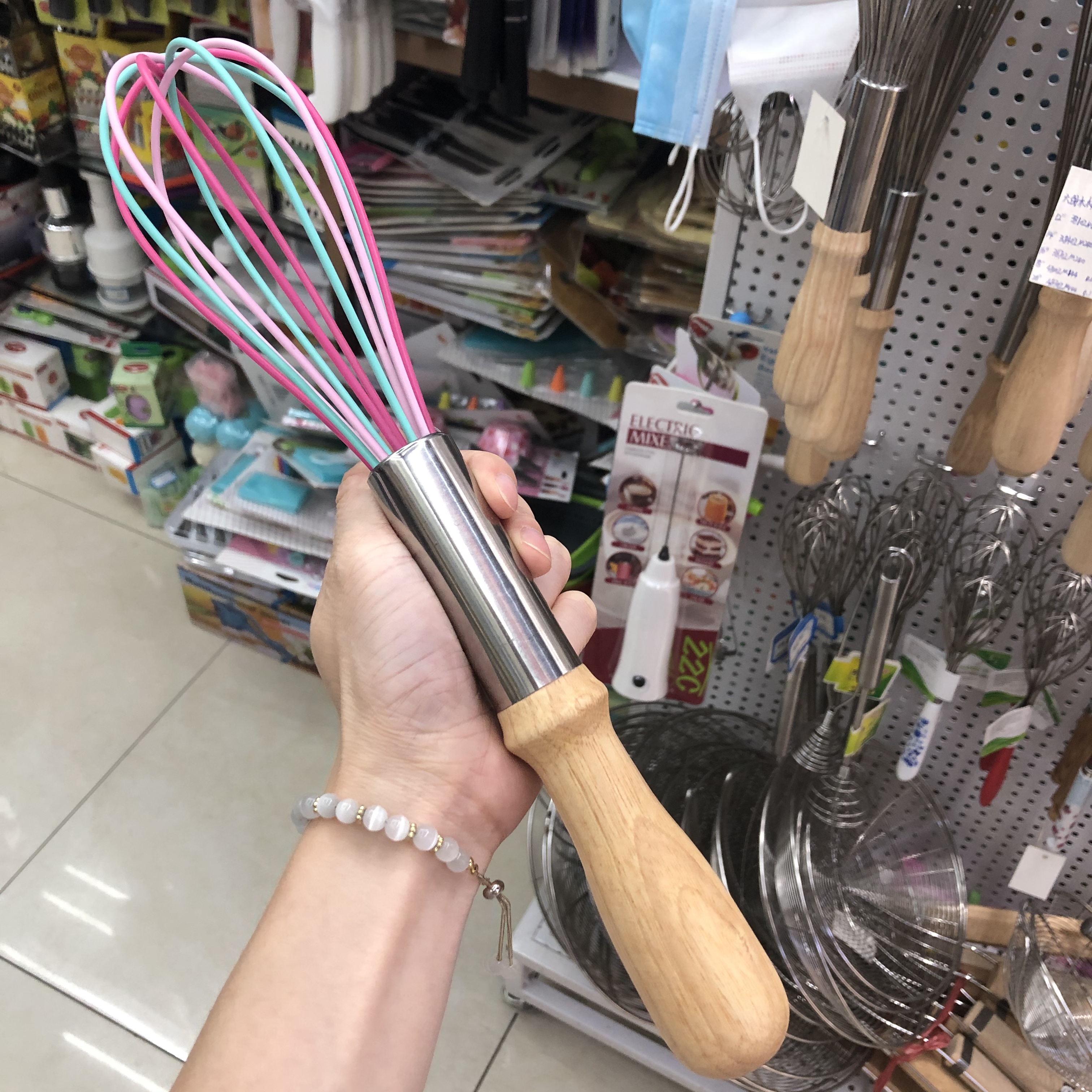 厨房用品烘培产品六线硅胶木柄12
寸打蛋器 厂家直销产品图