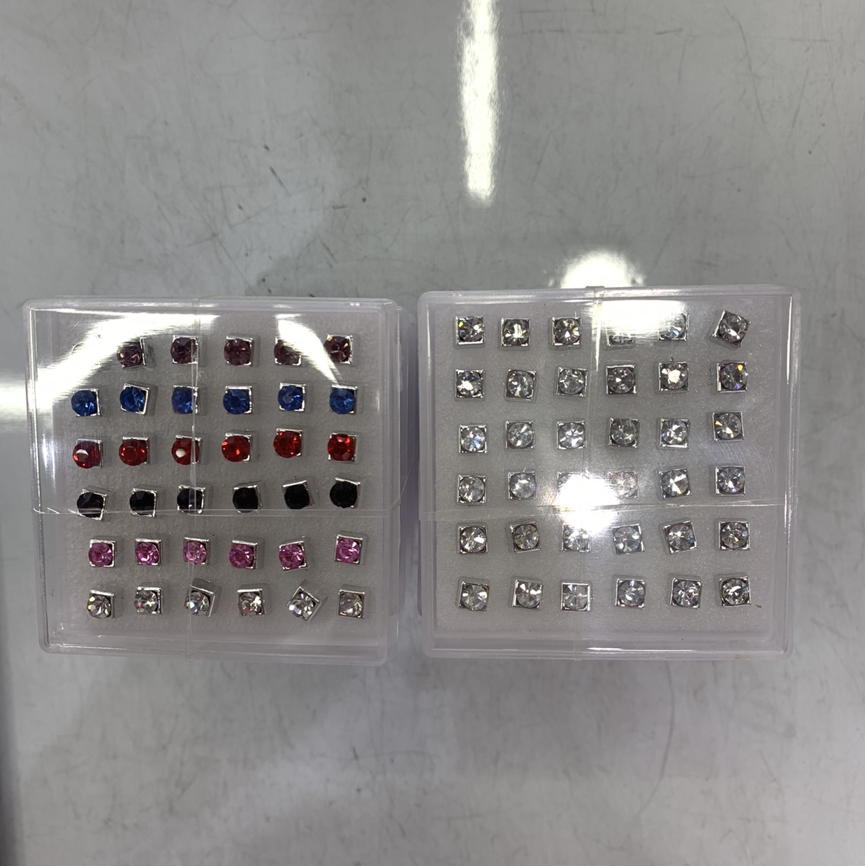 18 pairs of large silver square conjoined earrings thumbnail