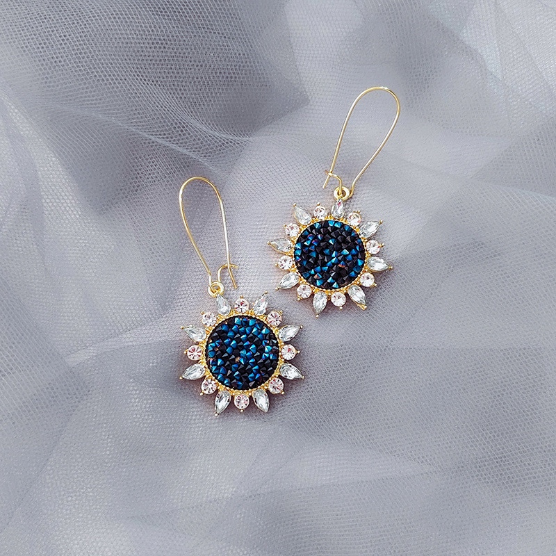 New trendy Korean Internet celebrity accessories: Large brooch sunflower simple earrings, unique and ethereal, goddess-like style earrings, pomelo ear