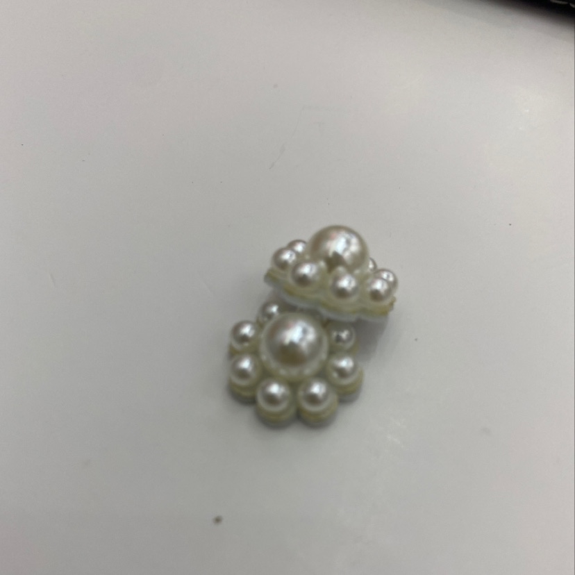 A sky full of beads, round ultrasonic accessory jewelry, headwear color, hand-decorated with small cloth flowers, a sky full of beads, round ultrasonic accessory jewelry, headwear color, hand-decorated with small cloth flowers, a sky full of beads, round ultrasonic accessory jewelry Application Scenario