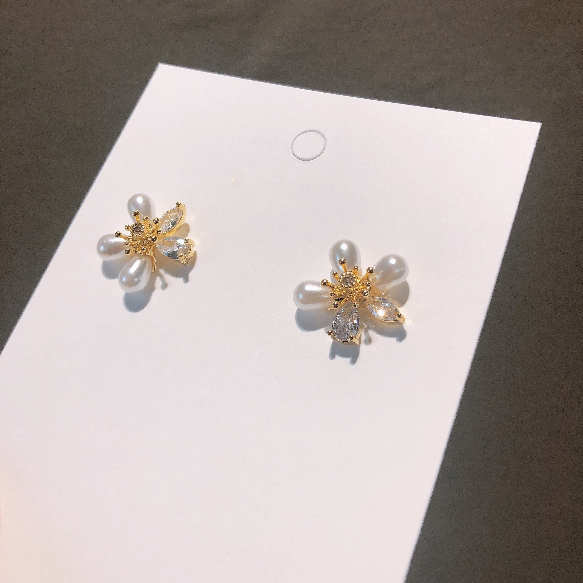 Super Fairy Little Flower Exquisite S925 Silver needle Daisy Stud Earrings, new Korean sweet pearl earrings, small fragrance style earrings, women's pomelo ears undefined
