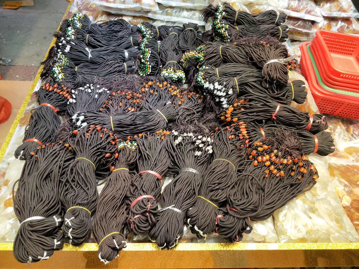 The agate stone rope has a high-end feel, a retro European and American style, and is simply layered and worn