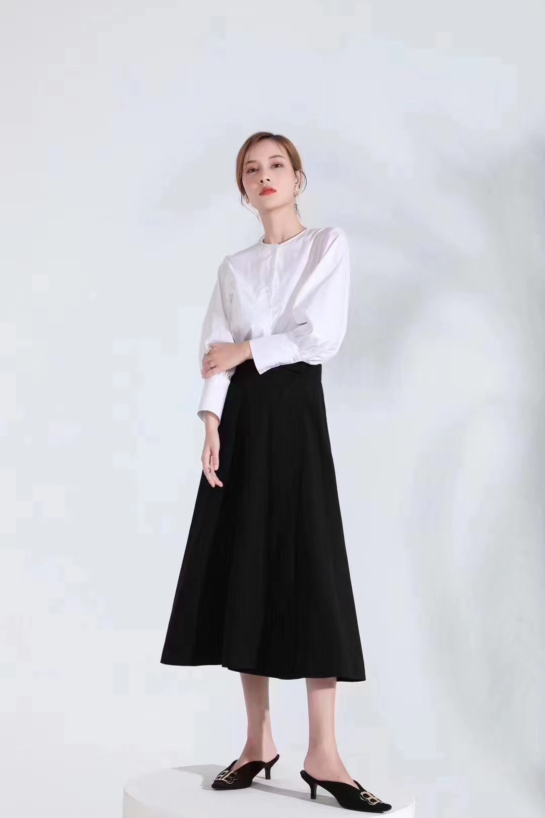 Jimmy Seio's new autumn 2020 collection features a simple and fashionable white shirt details Picture