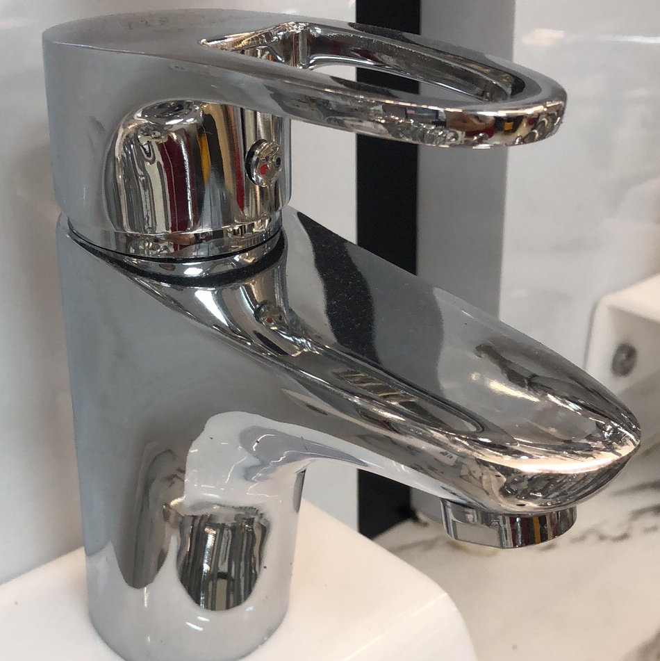 Ielts frío y caliente lavabo grifo