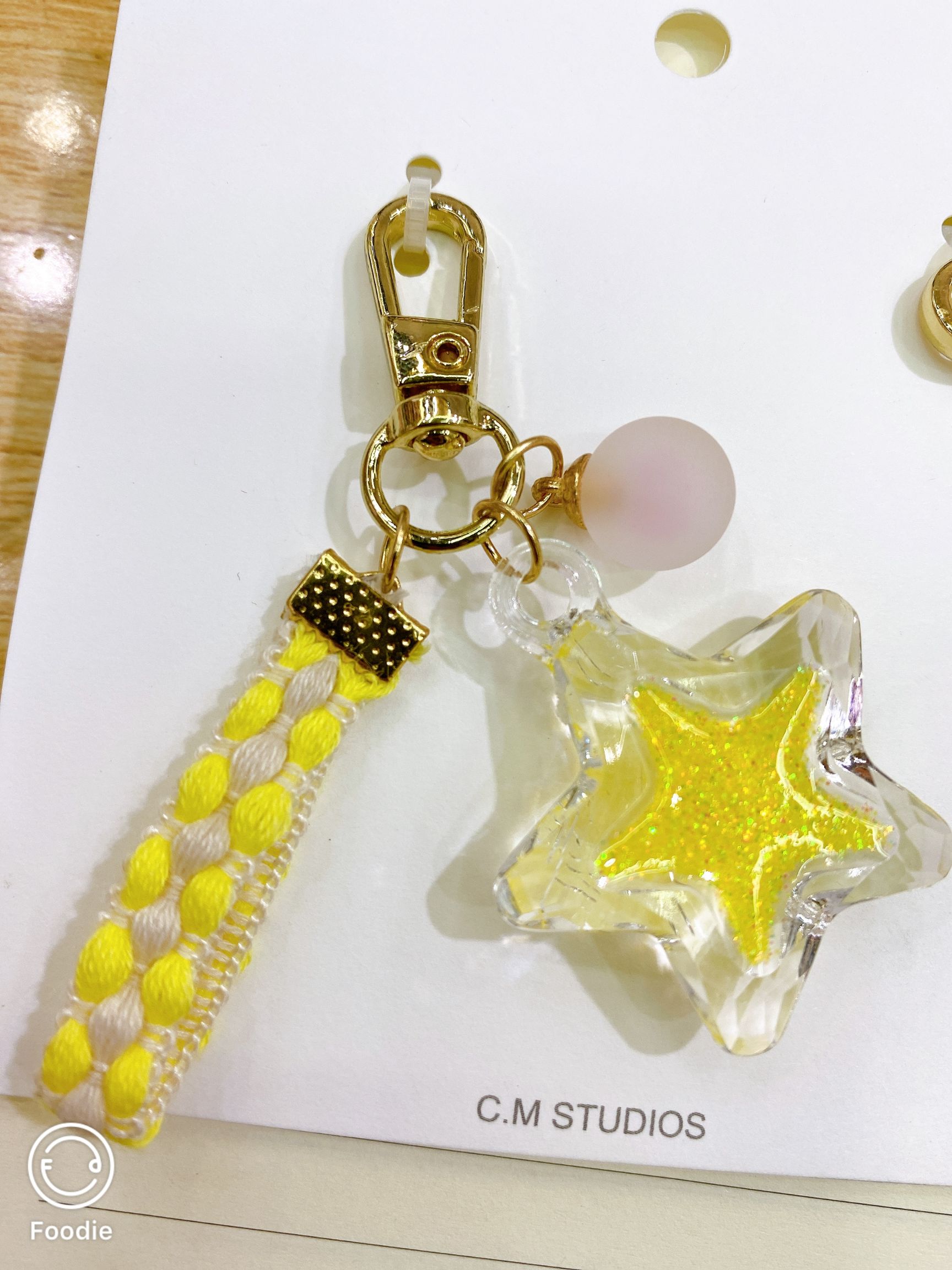 Chen Ming ornaments yellow ribbons filled with powder five-pointed star key chain