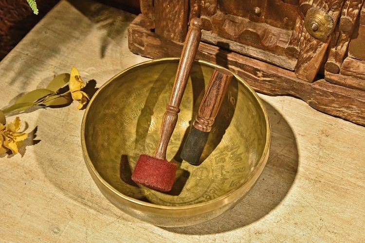 Handcrafted copper engraved old singing bowl 2 Application Scenario
