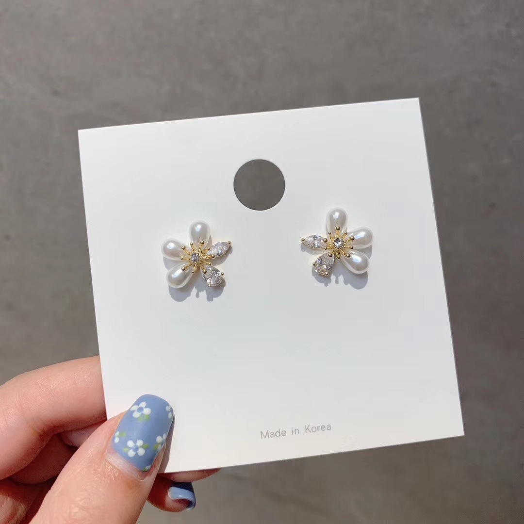 Super Fairy Little Flower Exquisite S925 Silver needle Daisy Stud Earrings, new Korean sweet pearl earrings, small fragrance style earrings, women's pomelo ears details Picture
