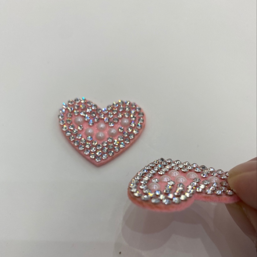 Ceramic heart-shaped ultrasonic accessory jewelry, headwear color, Ding Xiao cloth flower, handcrafted decorative flower, ceramic heart-shaped ultrasonic accessory jewelry, headwear color, Ding Xiao cloth flower, handcrafted decorative flower, ceramic heart-shaped ultrasonic accessory jewelry, headwear color Application Scenario