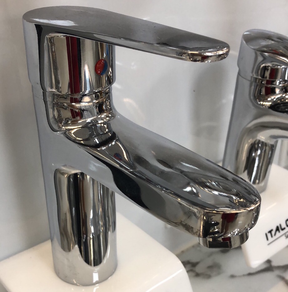 O Hot and cold basin faucets thumbnail