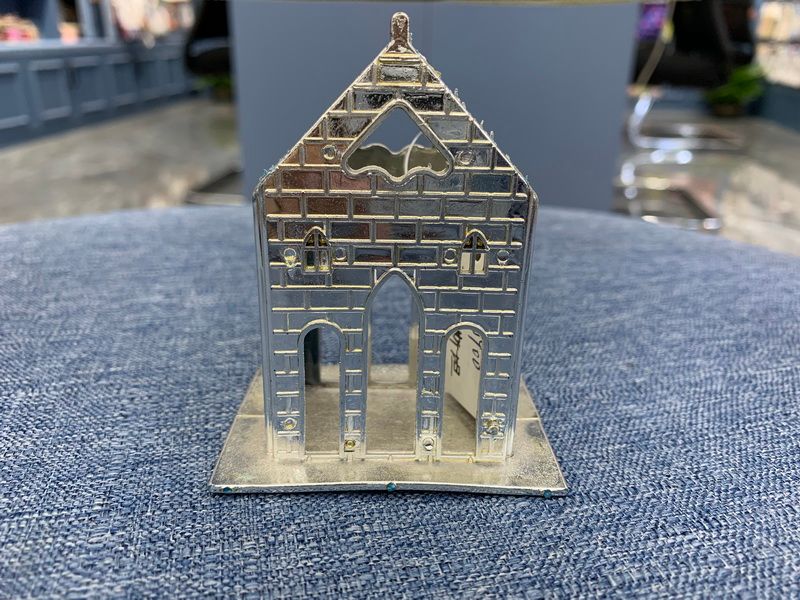 Plastic house candy box thumbnail