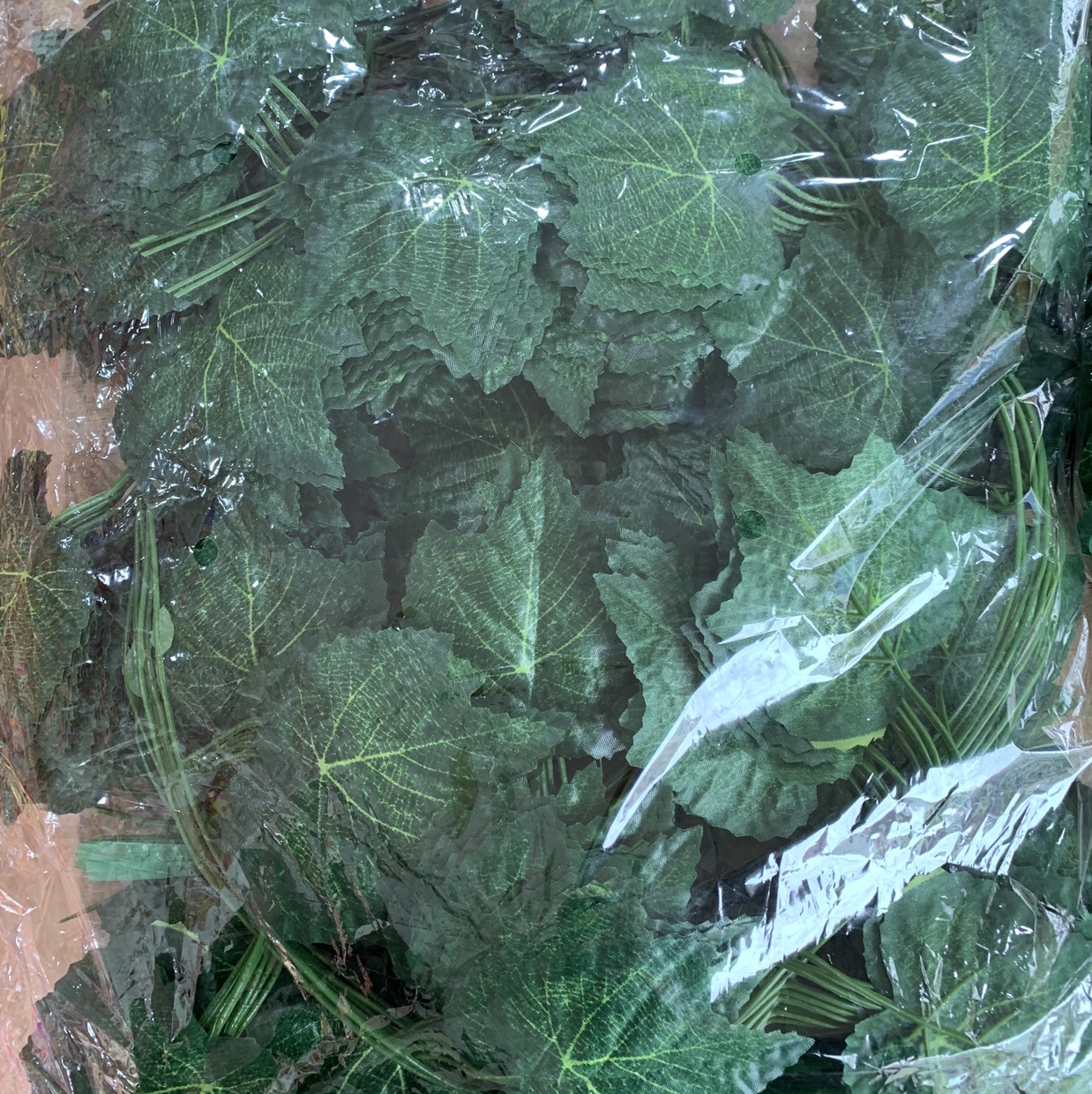 深绿葡萄叶地瓜叶海棠叶绿萝叶西瓜叶好货吊顶装饰塑料铝格珊吊顶葡萄架天花网格方格栏棚花藤射灯款