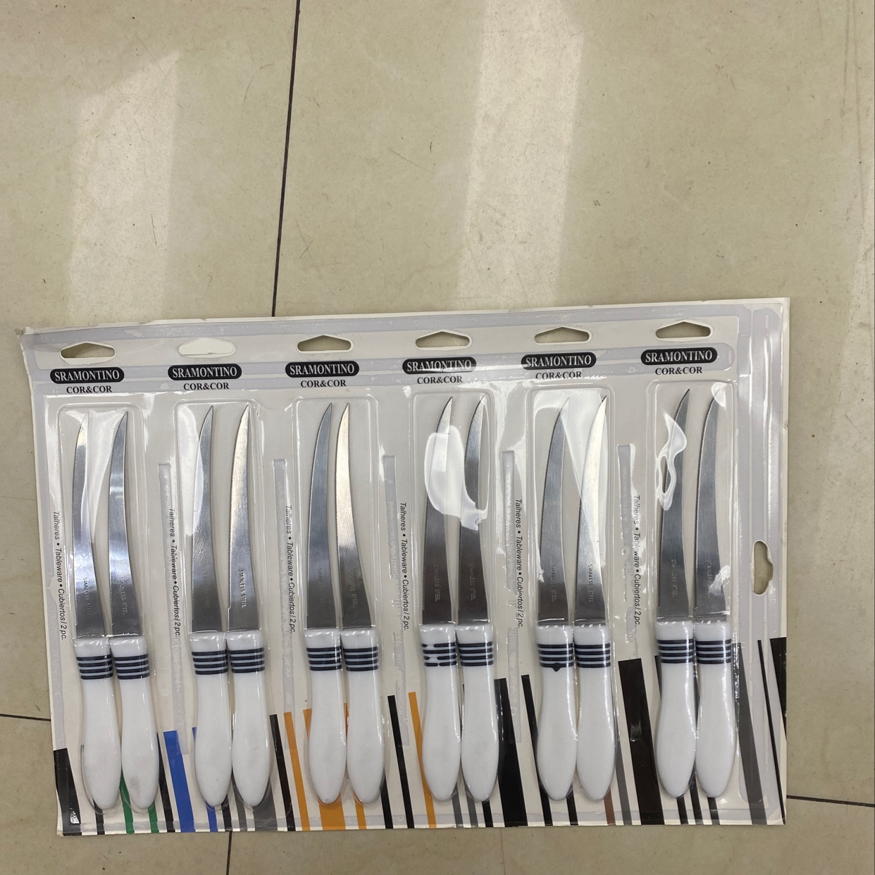 12 Long-Toothed Steak Knives
