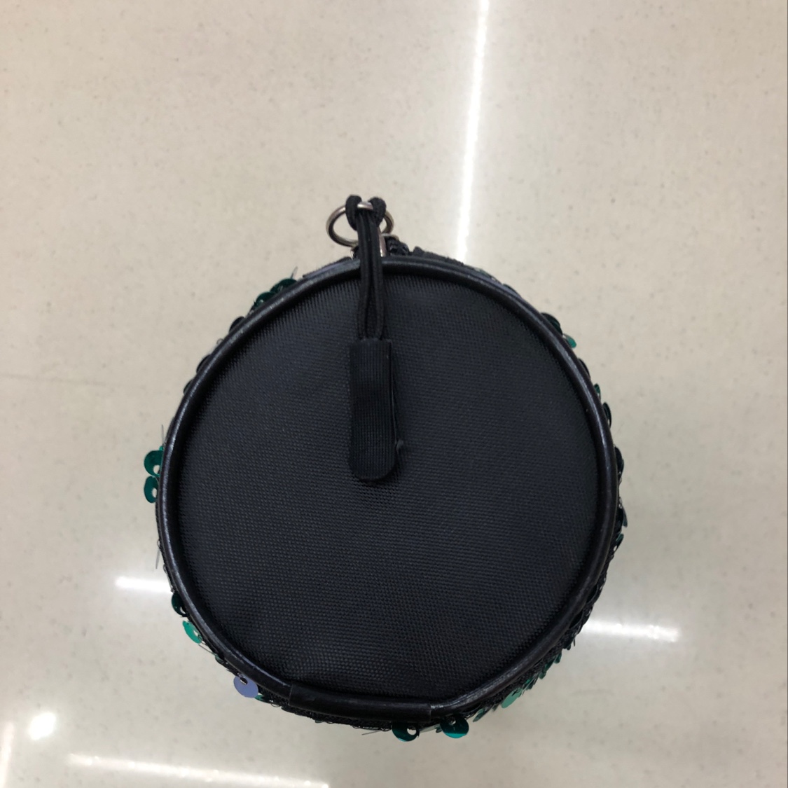 Glitter Fish Scale Cylinder Stationery Bag Pen Bag Application Scenario