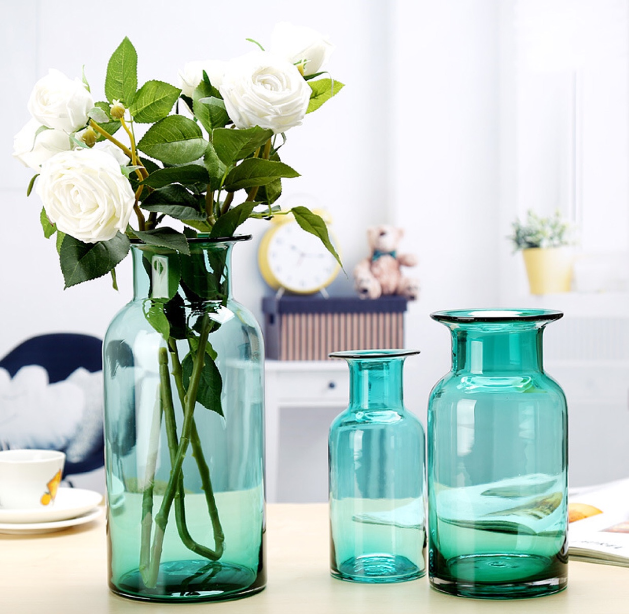 KK1324  厂家新款人工吹制 色料玻璃花瓶简约现代玻璃花瓶透明插花瓶北欧美式客厅餐桌轻奢家居装饰品摆件 批发