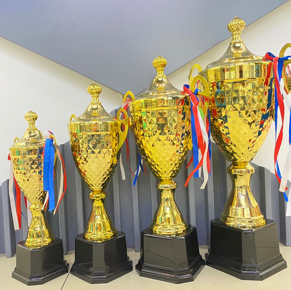 3287C 2020 New Style Metal Trophy, 10*37CM Metal trophy, customizable logo for the annual meeting award ceremony detail image 1
