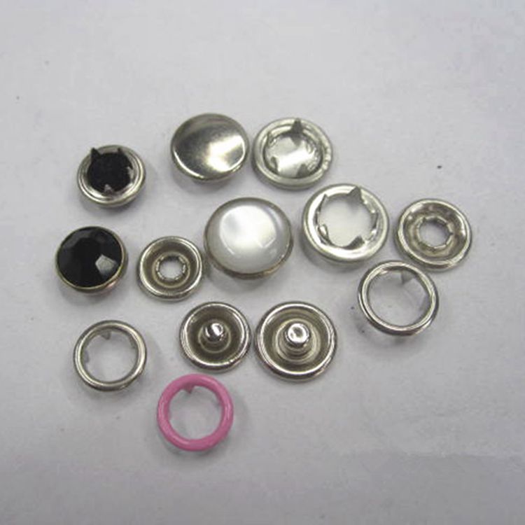 We offer a wide variety of five-claw buckle styles with complete specifications and prompt delivery