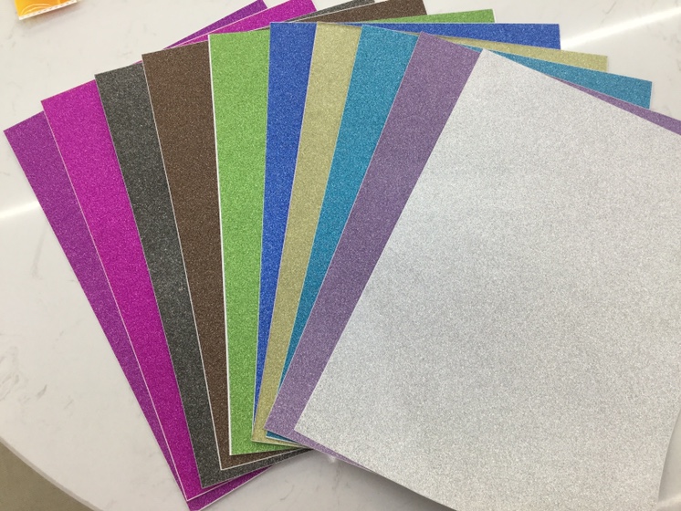 Color paper with glue and green onion