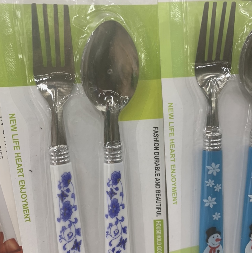 A two-piece set of blue and white porcelain for knives and forks