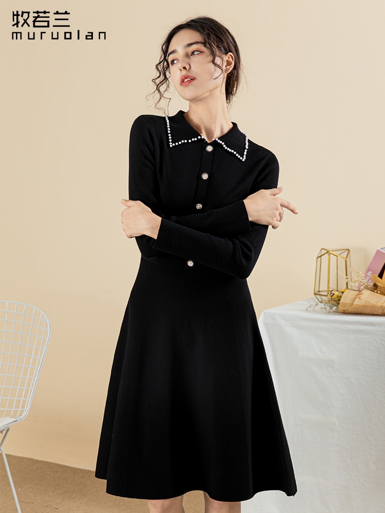 This is a new autumn collection of chanel-style knitted dress for women, featuring a cinched waist and a slimming look. It is a mid-length black A-line dress Specification image