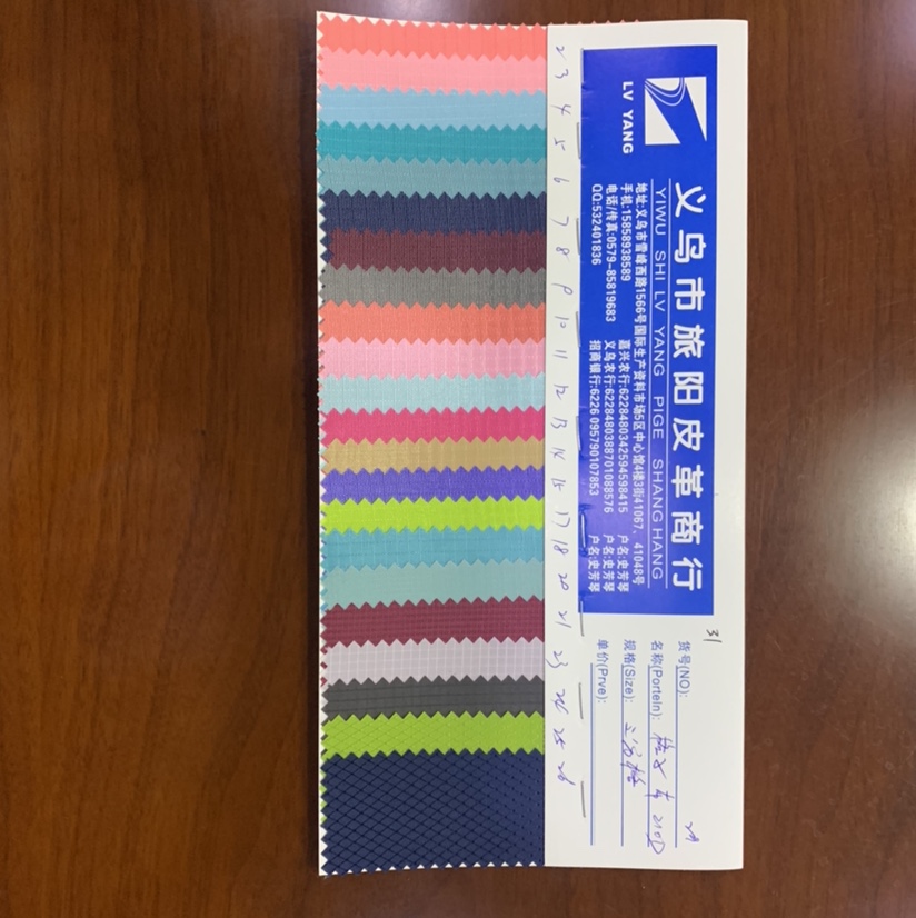 Factory direct sales of the best-selling new 210D three-section checkered fabric. Large stock of high, medium and low-end luggage, sofa, shoe materials and fabric in No. 21 color