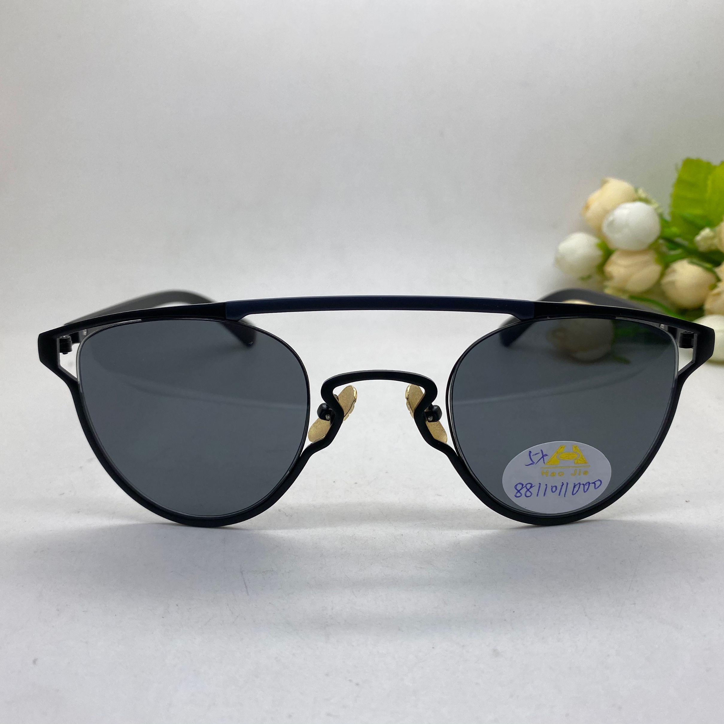 Yiwu Selection double liang Fu ancient fashion sunglasses European and American fashion 8811 full figure