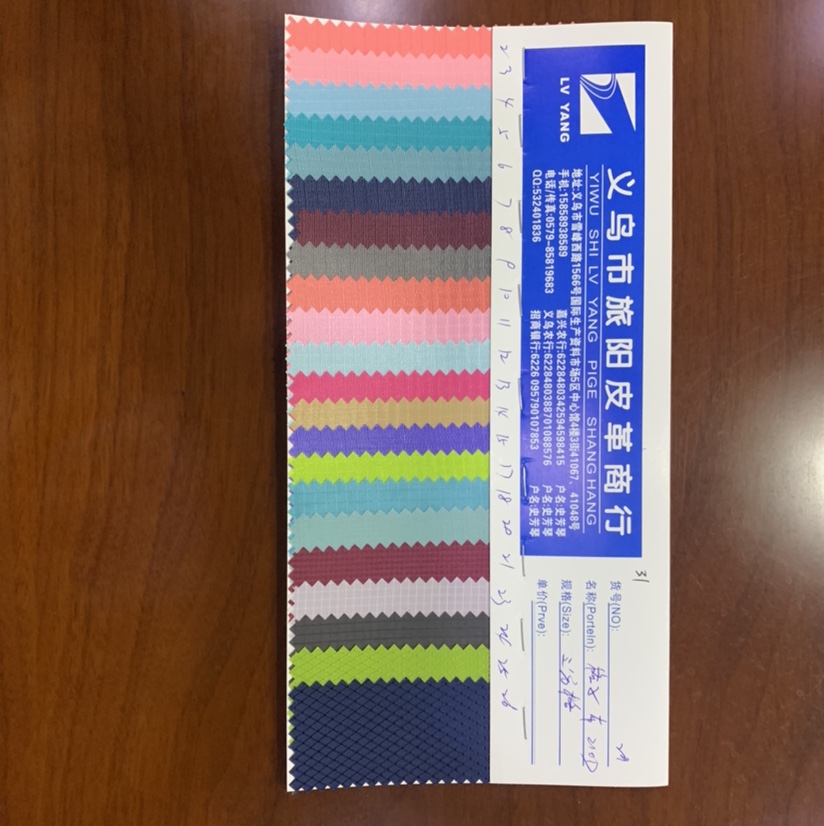 Factory direct sales of the best-selling new 210D three-section checkered fabric. Large stock of high, medium and low-end luggage, sofa, shoe materials and fabric in No. 3 color