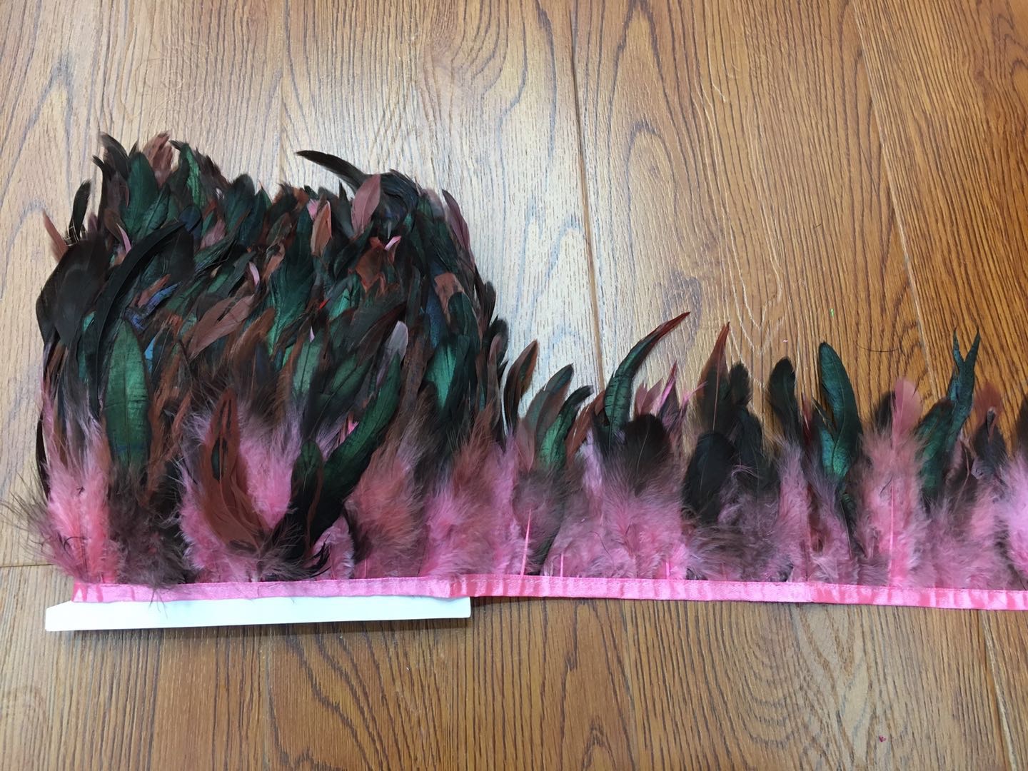 咏毛花边彩色款，羽毛长度10一15cm，4.5元一米，10米一包，有1400支羽毛，有14个颜色现货，任你选择。详情图6