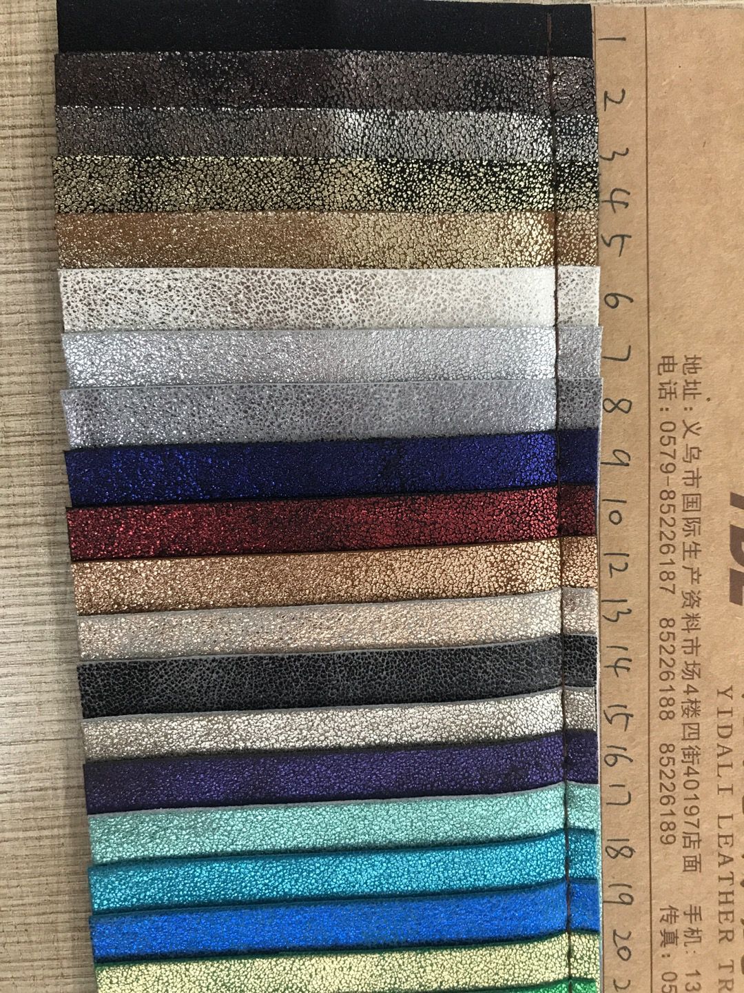 直销热销新款PU烫金仿真皮现货高中低档箱包沙发鞋材面料支持定做详情图2