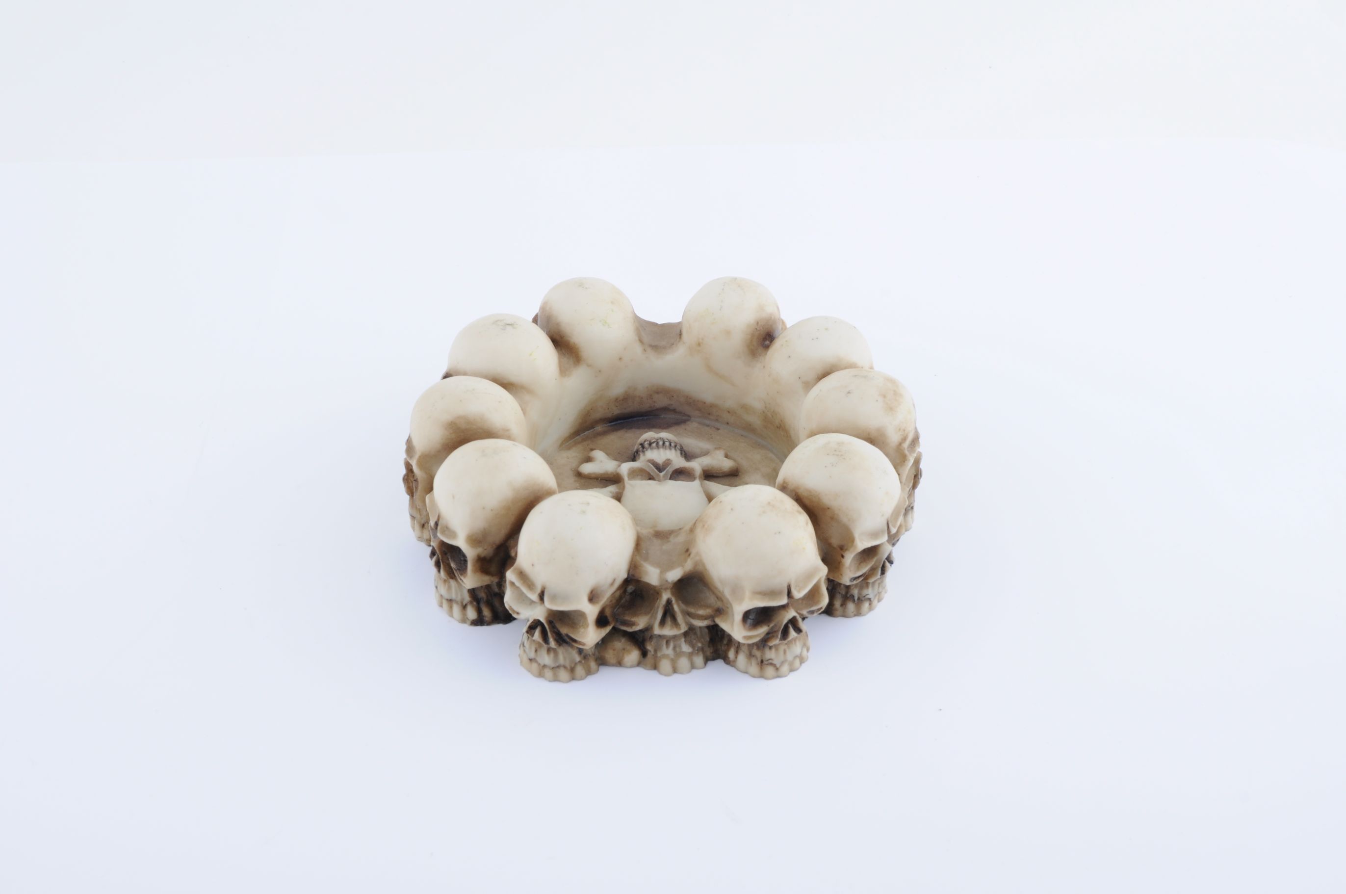 跨境热销树脂烟缸批发创意骷髅烟灰缸摆件外贸出口烟具白底实物图