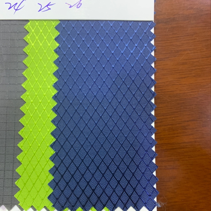 Factory direct sales of the best-selling new 210D three-section checkered fabric. Large stock of high, medium and low-end luggage, sofa, shoe materials and fabric in No. 26 color details Picture