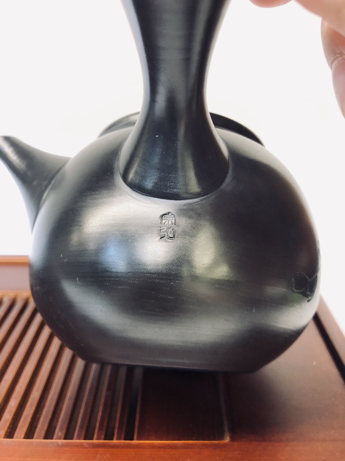 茶壶 常滑烧前辈 宗弘造 常滑烧已故名家梅原宗平作品【黑泥千羽拭雕刻樱花横手急須壶】详情图8