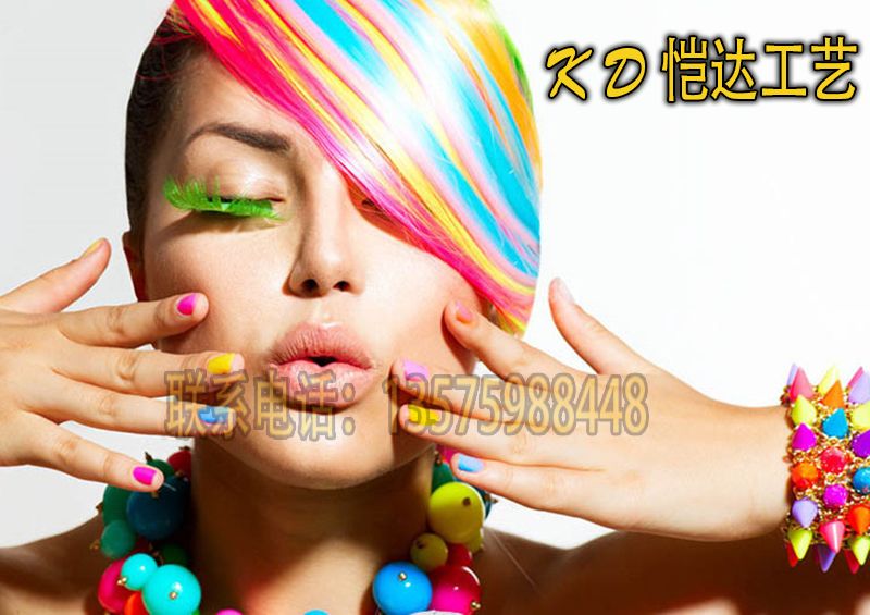 White woman hair gel thumbnail