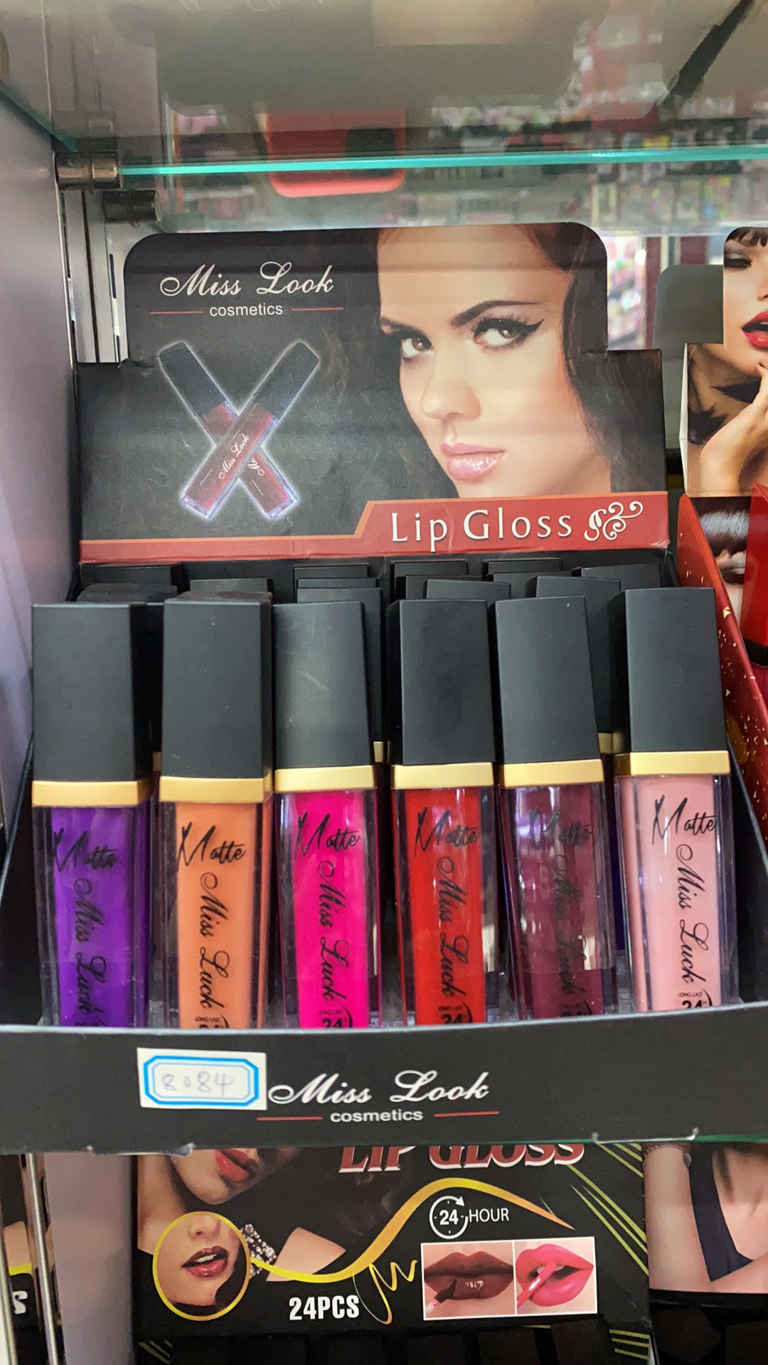 Waterproof and non-smudge lip gloss details Picture