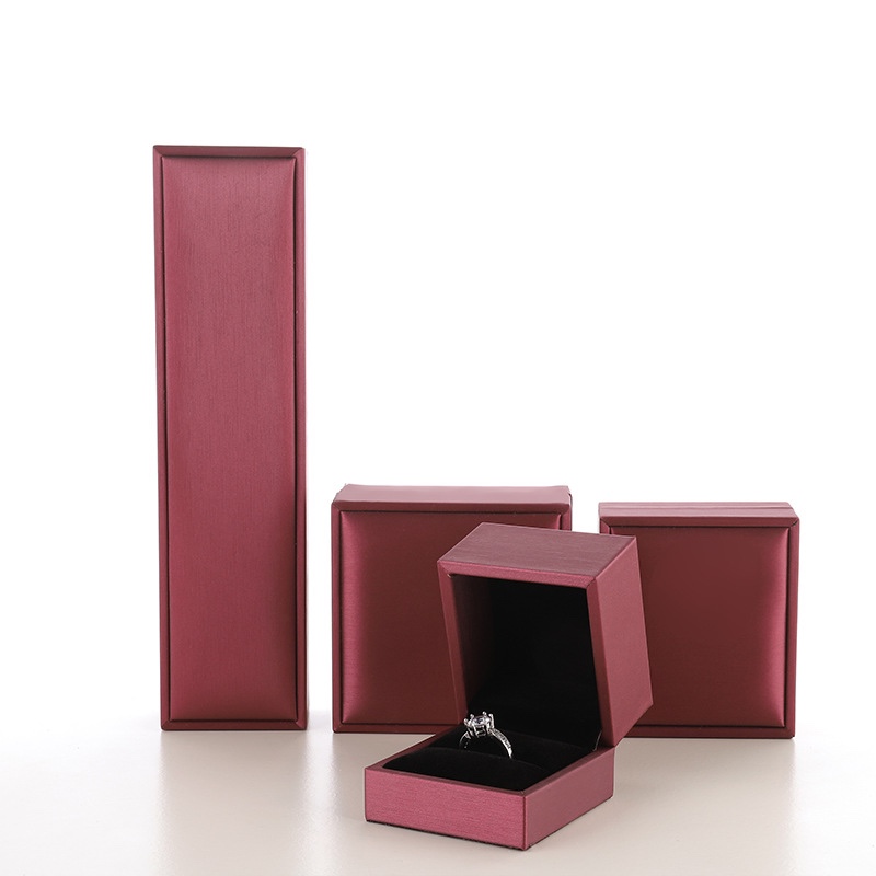 لاسي، خاتم، قلادة، سوار، سوار Specification image