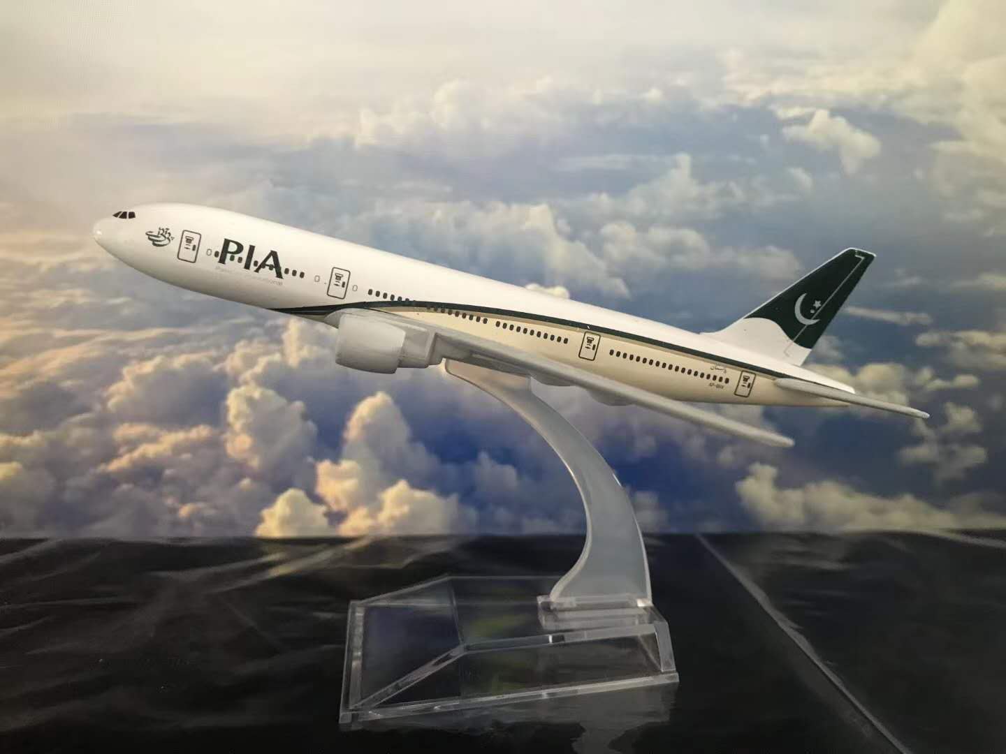 Aircraft Model (16CM Pakistan Airlines B777) Metal aircraft model alloy aircraft model