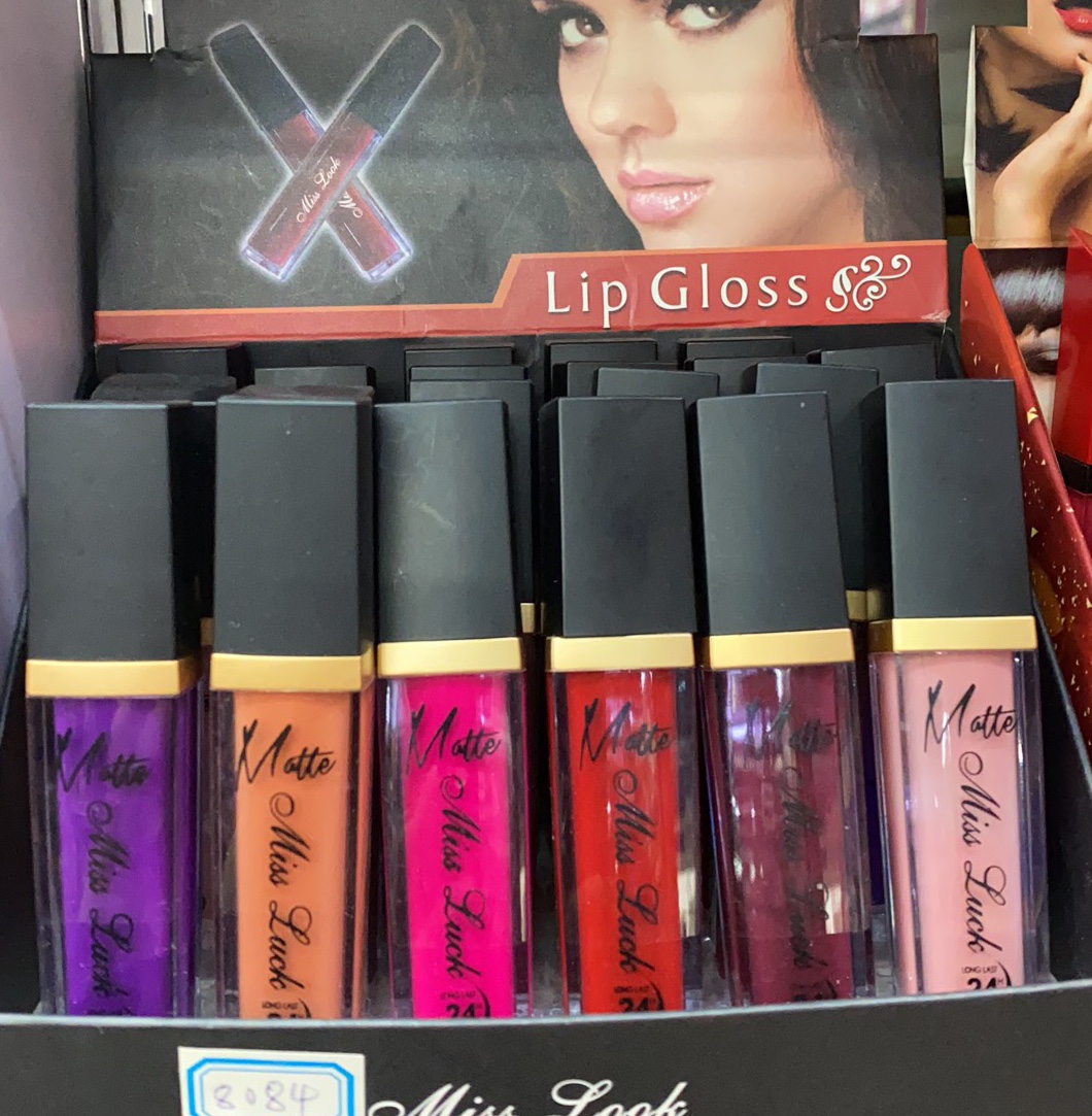 Waterproof and non-smudge lip gloss