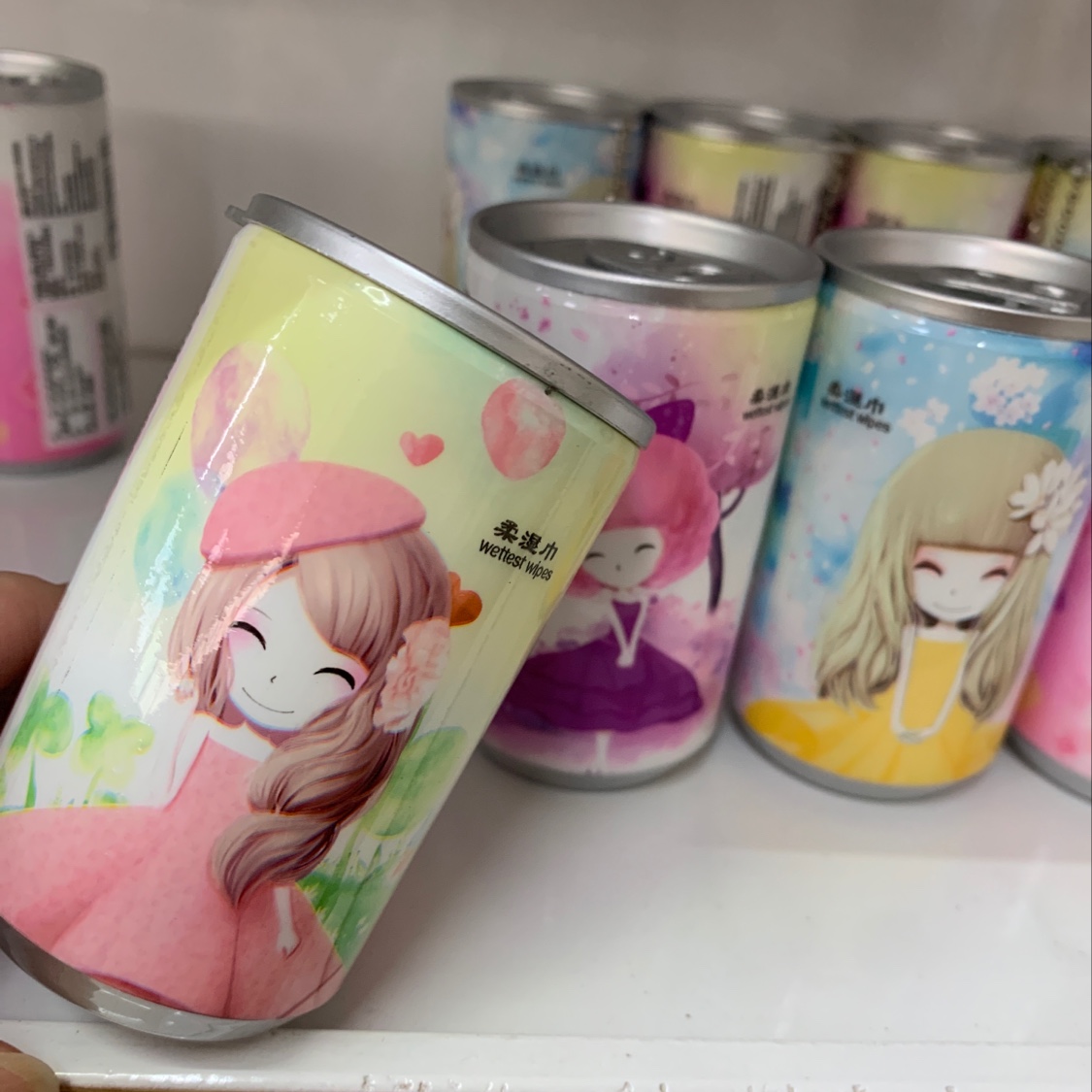 Mini portable cola can, convenient and quick, essential for going out JB16-30001 Pretty girl wet wipes Application Scenario