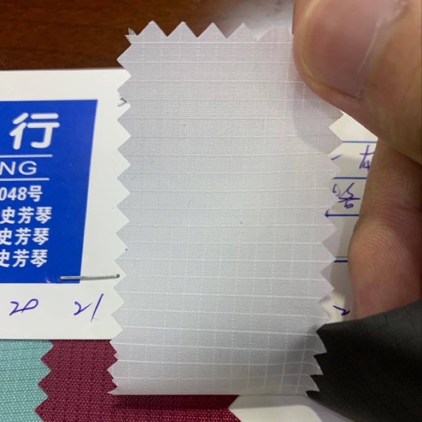 Factory direct sales of the best-selling new 210D three-section checkered fabric. Large stock of high, medium and low-end luggage, sofa, shoe materials and fabric in No. 23 color Specification image
