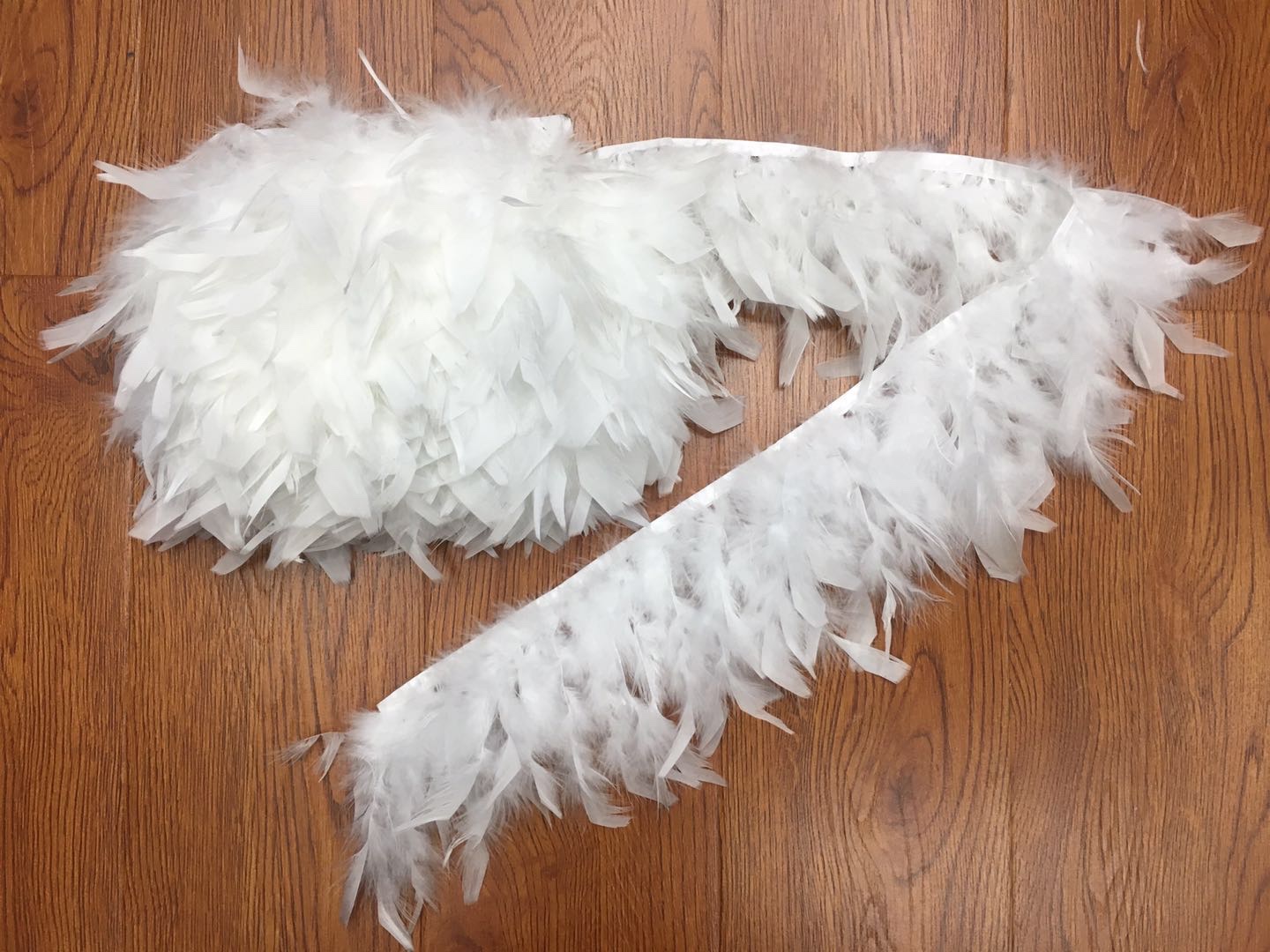 白色火片花边：羽毛长度：13一18cm长，4元一米，10米1包，40款颜色现货，任你选择。细节图