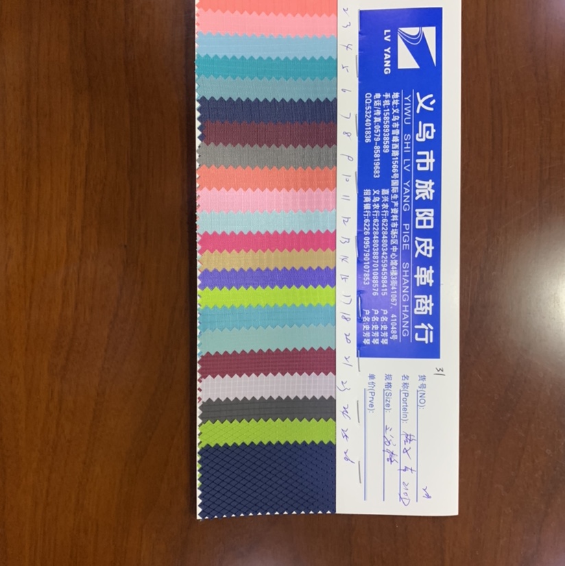 Factory direct sales of the best-selling new 210D three-section checkered fabric. Large stock of high, medium and low-end luggage, sofa, shoe materials and fabric in 14 # color
