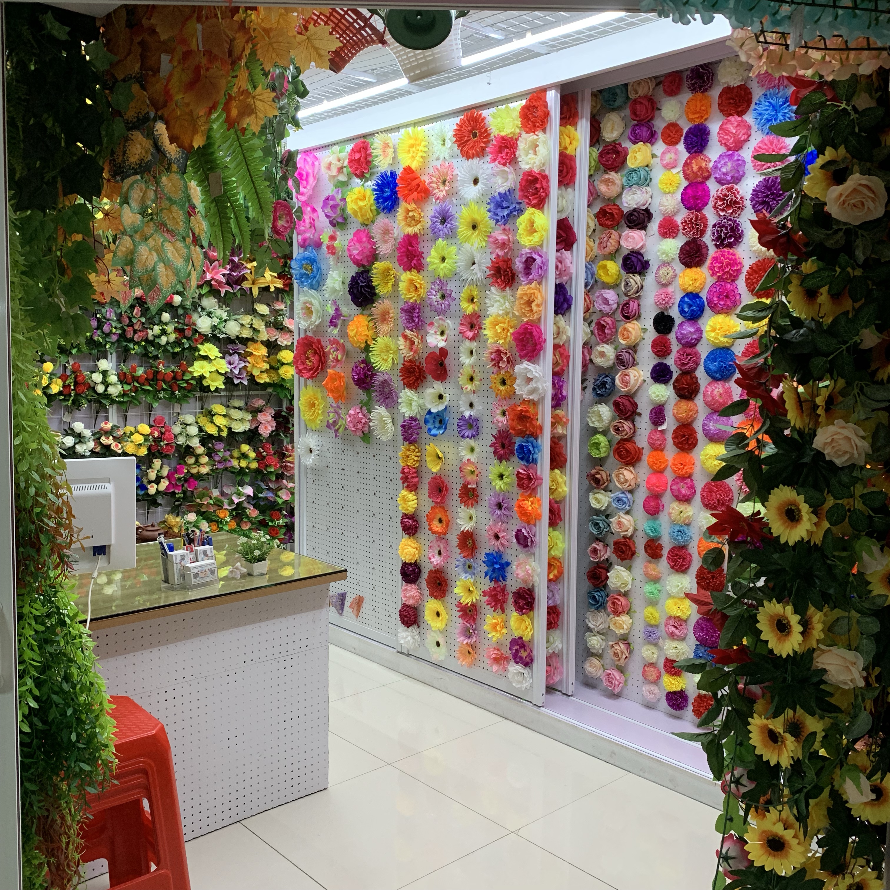 Wuliang Silk Flower Factory District 1, Yiwu City describe pic - 2