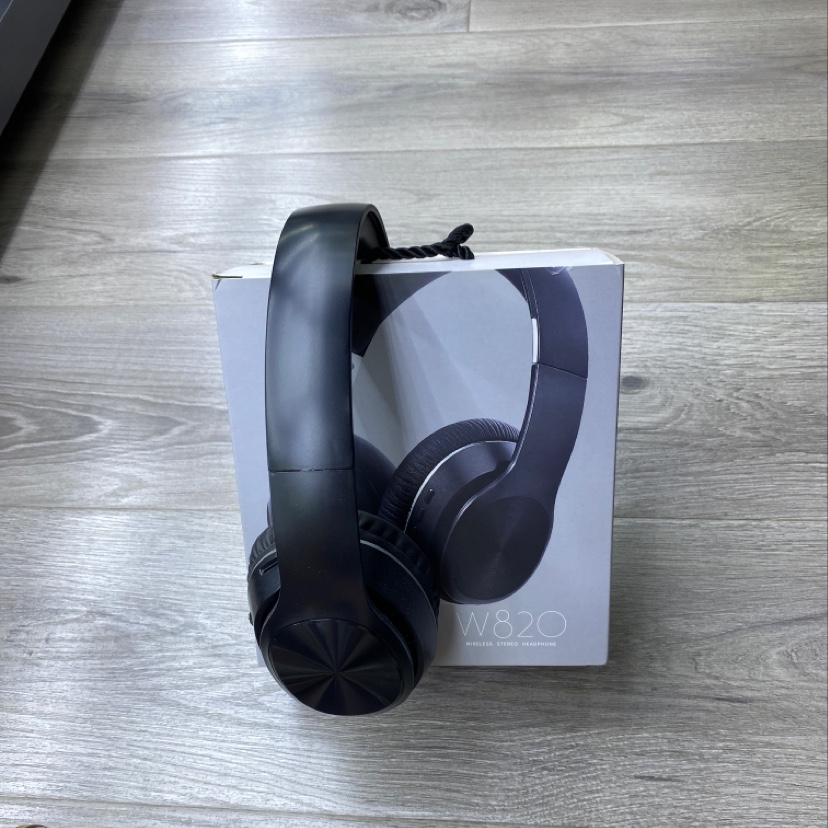 W820 headphones
