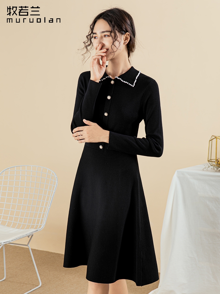 This is a new autumn collection of chanel-style knitted dress for women, featuring a cinched waist and a slimming look. It is a mid-length black A-line dress details Picture