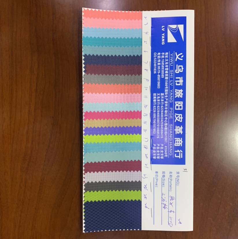 Factory direct sales of the best-selling new 210D three-section checkered fabric. Large stock of high, medium and low-end luggage, sofa, shoe materials and fabric in No. 2 color