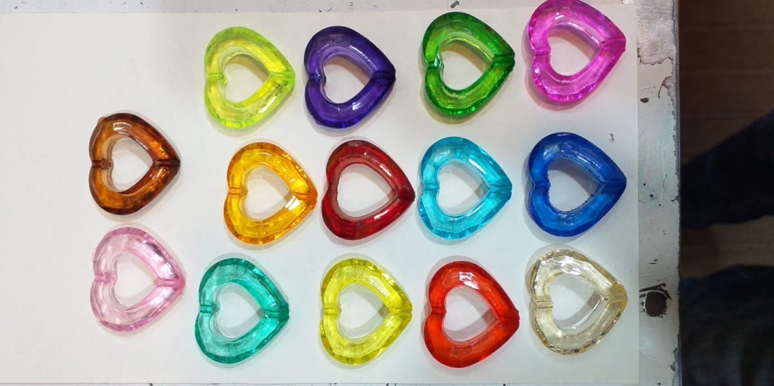 Manufacturers direct acrylic hollow peach heart 35*36mm25*26mm thumbnail