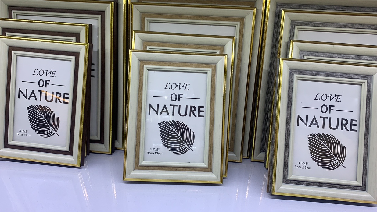 现代简约风格相框摆台图