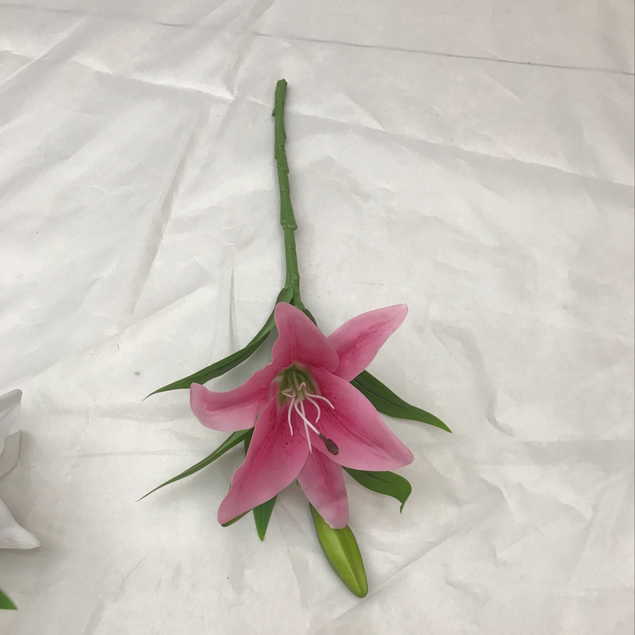 Three short-stemmed lilies Application Scenario
